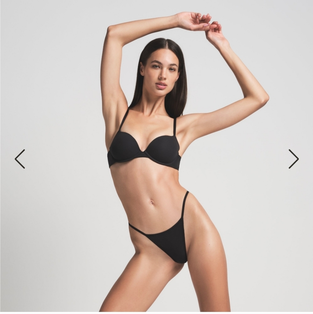 2 NWT Skims T-string fits everybody thong